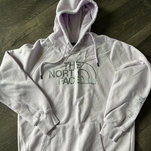 Light purple/lilac Northface women’s hoodie Medium